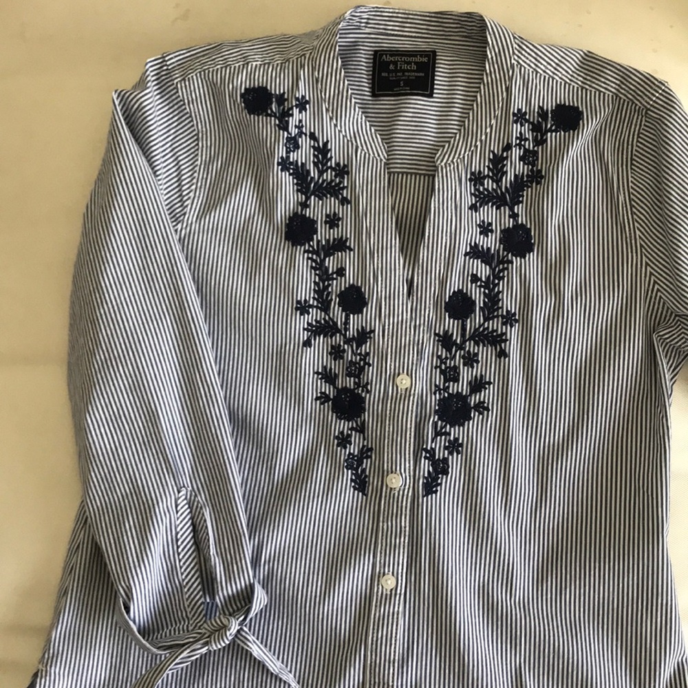 Abercrombie// Button down embroidered shirt. NWOT